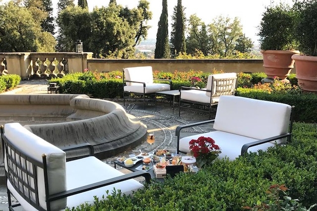 salviatino giardino del gusto aperitivi all'aperto firenze con vista a bordo piscina
https://www.facebook.com/ilsalviatinohotel/photos/a.429353731112.214191.169467071112/10155183816671113/?type=3&theater