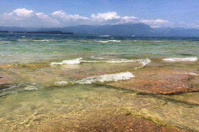 spiaggia giamaica sirmione lago garda