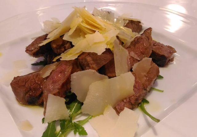 est vinum cibus andria puglia tagliata podolica carne ristorante mangiare