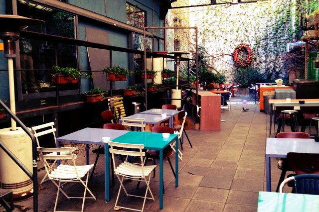 locali zona isola milano