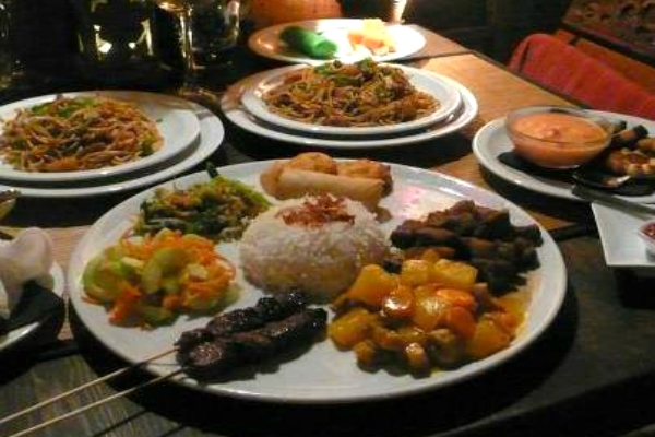 bali bar roma trastevere ristorante balinese indonesiano buffet riso pesce platano fritto aperitivo cocktail bar migliori cucine asiatiche a roma